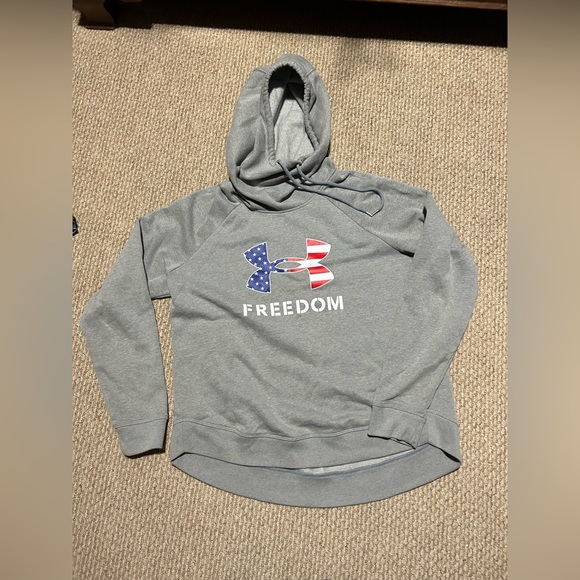 Under Armour Tops - Under Armour hoodie